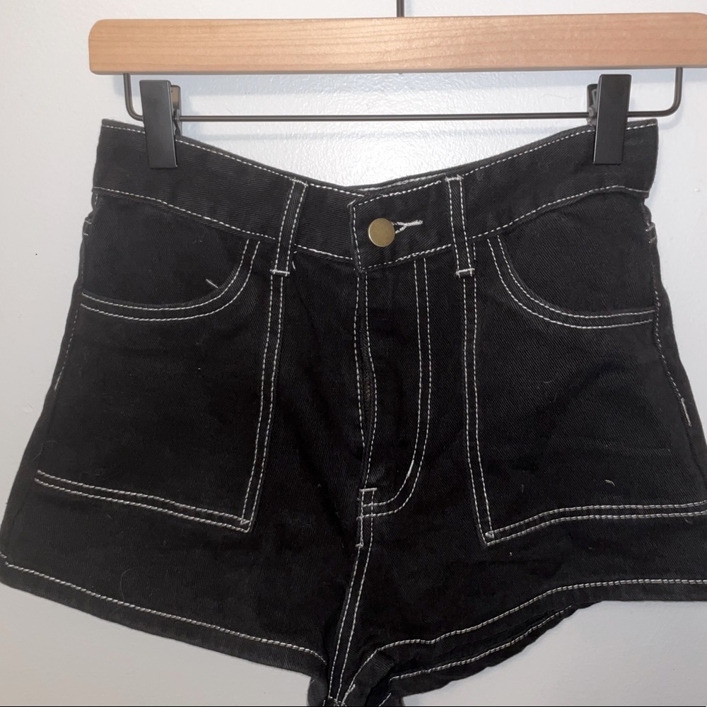 white lined black shorts〰